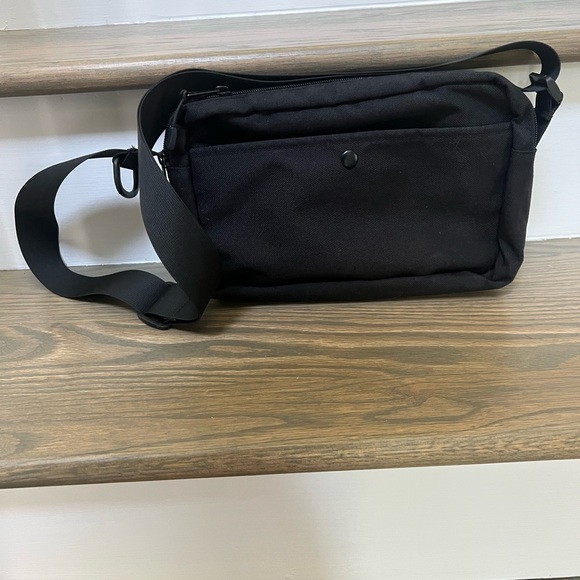 Places + Faces Shoulder Bag Black - Picture 4 of 8